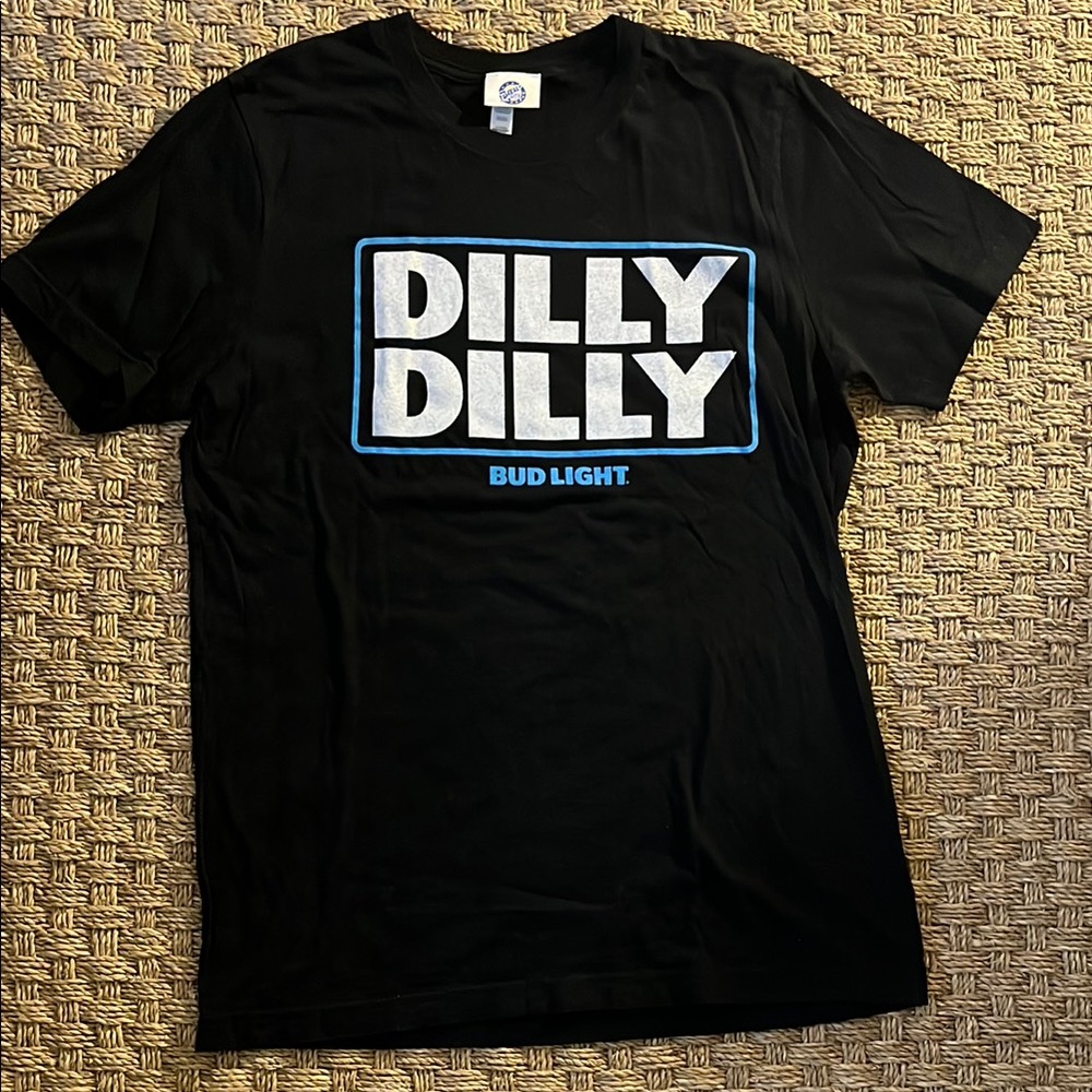 Bud Light Dilly Dilly Shirt Size Medium